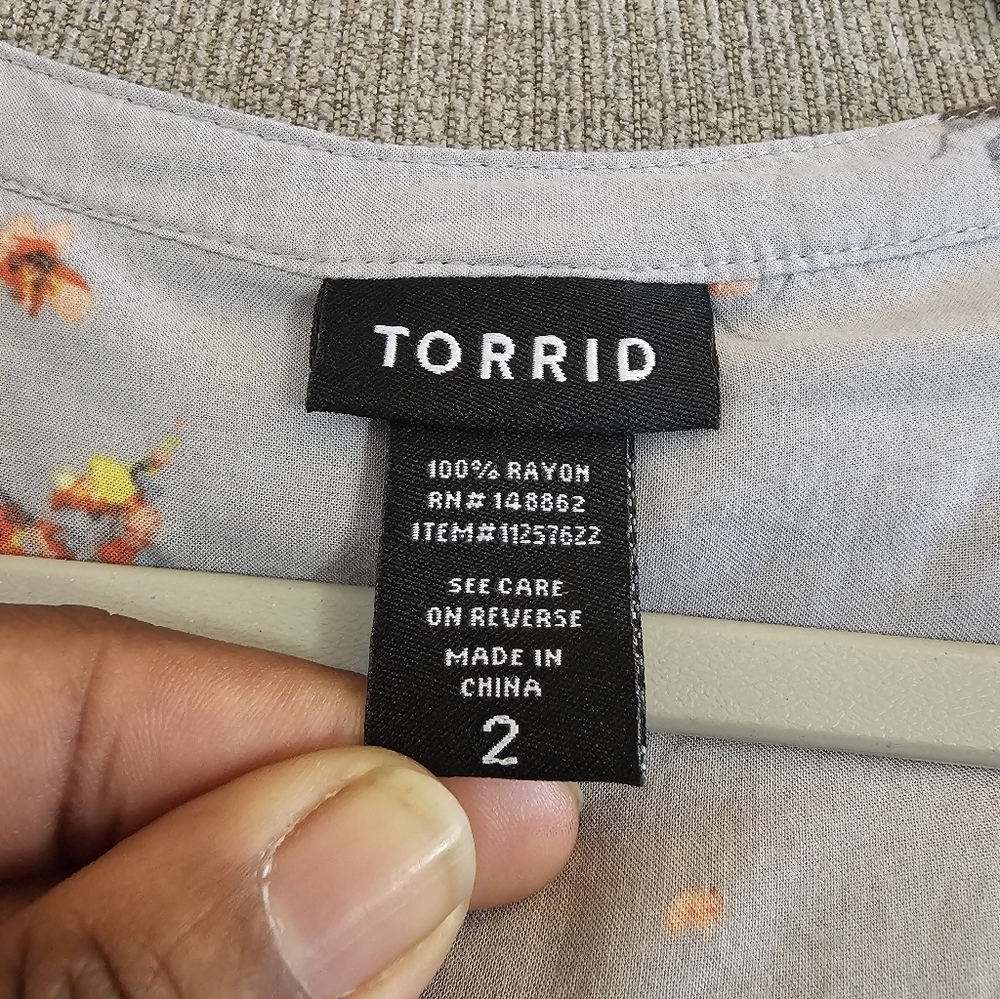 Torrid Gray Floral Boho Casual Button Up Top Size 2X - Picture 4 of 5